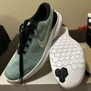 Women's Nike Flex Experience RN7 Athletic Running Shoe Size 7.5 New NO BOX
